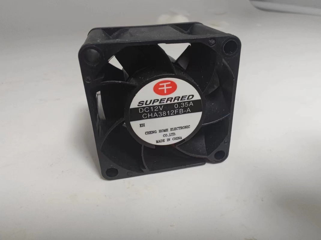 Geschwindigkeit 2700 - 5300 U/min 12 Volt Gleichspann Computerventilator Abmessungen kundenspezifische Gleichspann CPU-Ventilator